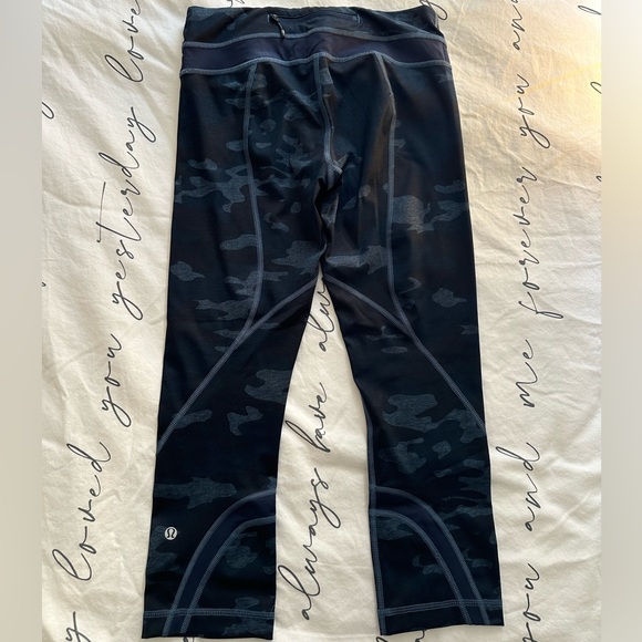 Lululemon Run: Inspire Crop II *All Full-On Luxtreme blue camo 4 - Picture 7 of 8
